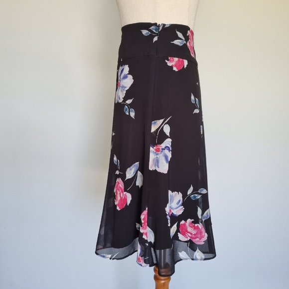 Review She's Lovely Multicolour Floral Flippy Hem A-Line Mini Skirt Size 12 - Picture 3 of 8